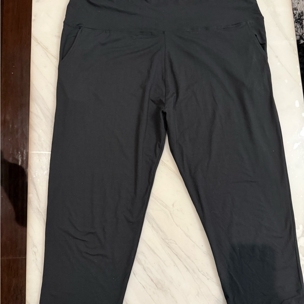 Women’s Black Cropped Leggings Size 4XL…#503